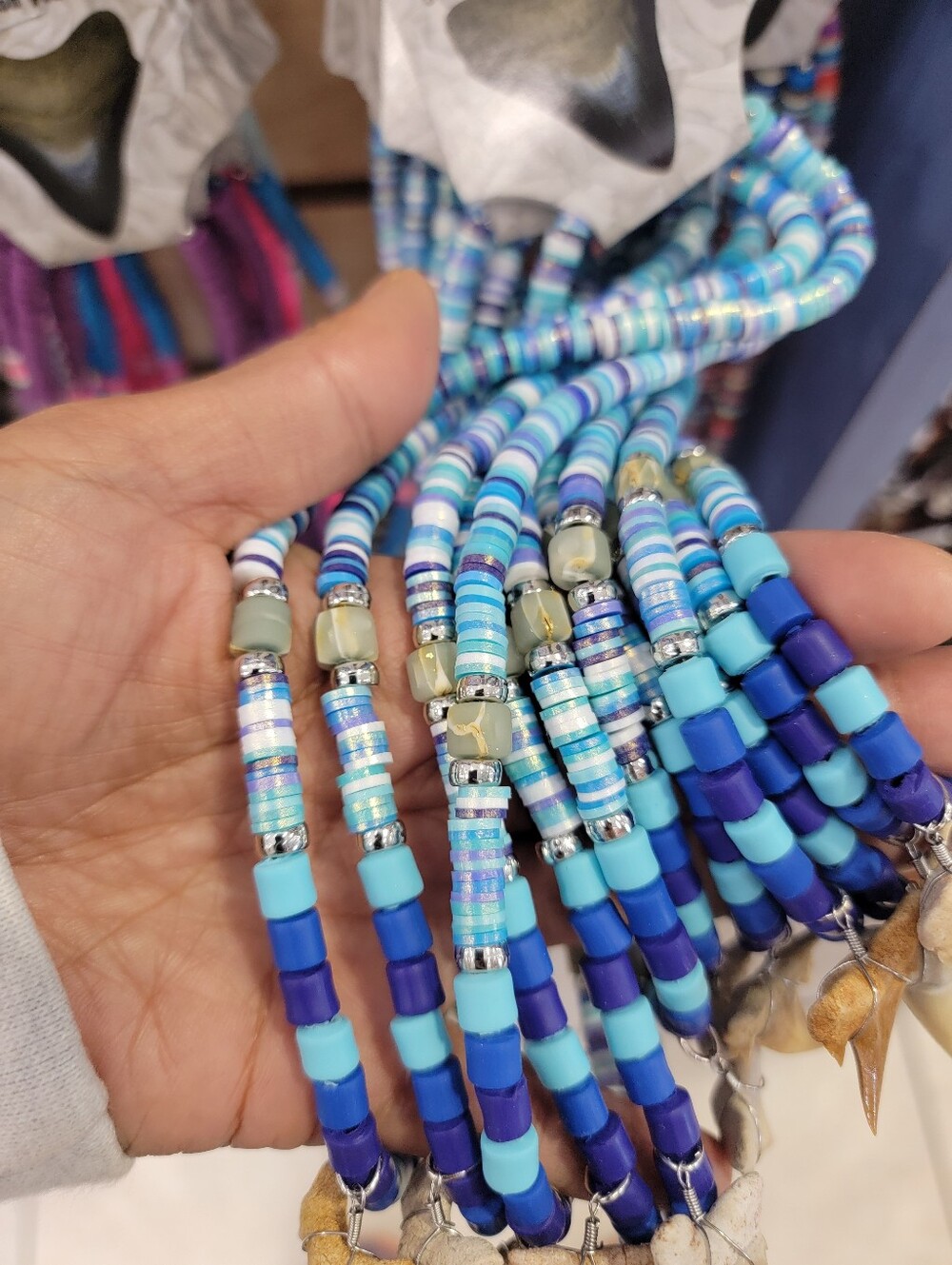 1pc Blue Beaded Shark Tooth Necklace - Picture 2 of 2